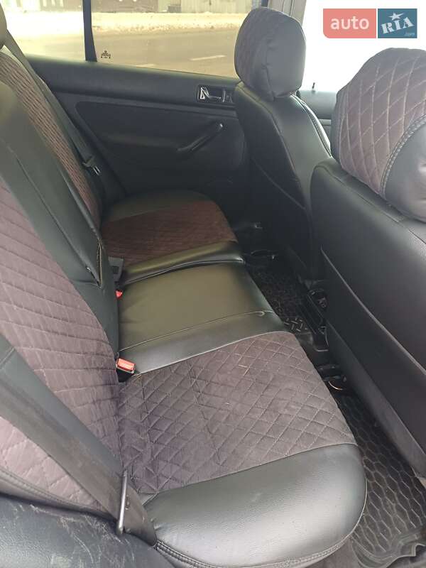 Хетчбек Volkswagen Golf 1999 в Львові