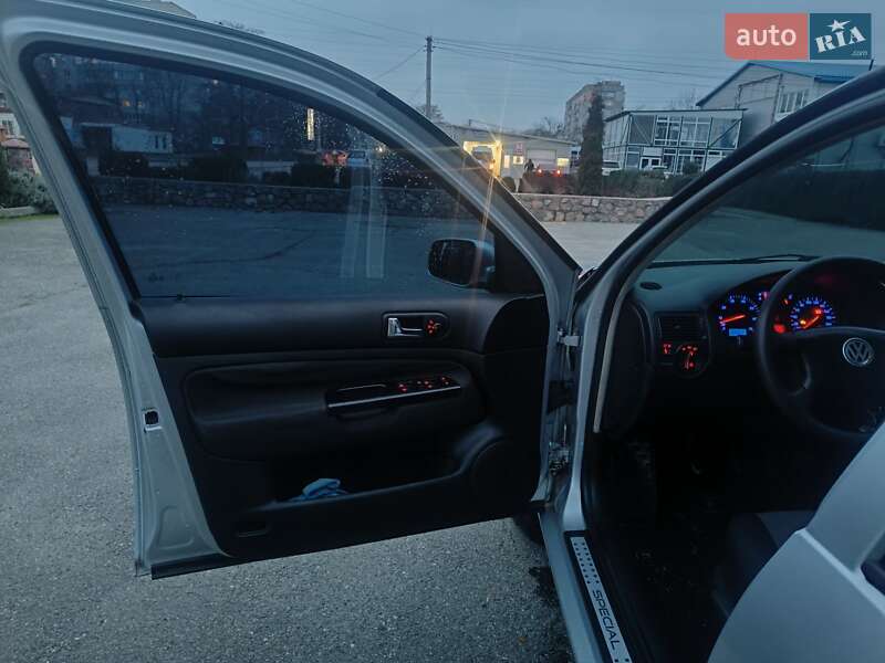 Хетчбек Volkswagen Golf 2002 в Знам'янці