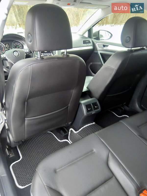 Хэтчбек Volkswagen Golf 2015 в Новоднестровске