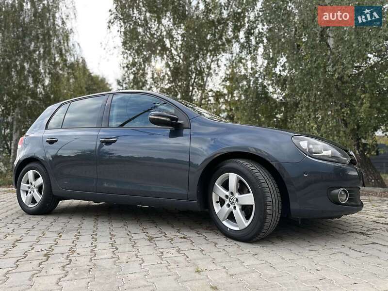 Хетчбек Volkswagen Golf 2011 в Стрию