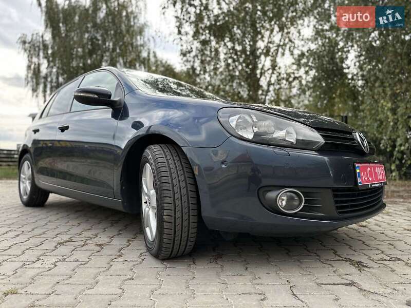 Хетчбек Volkswagen Golf 2011 в Стрию