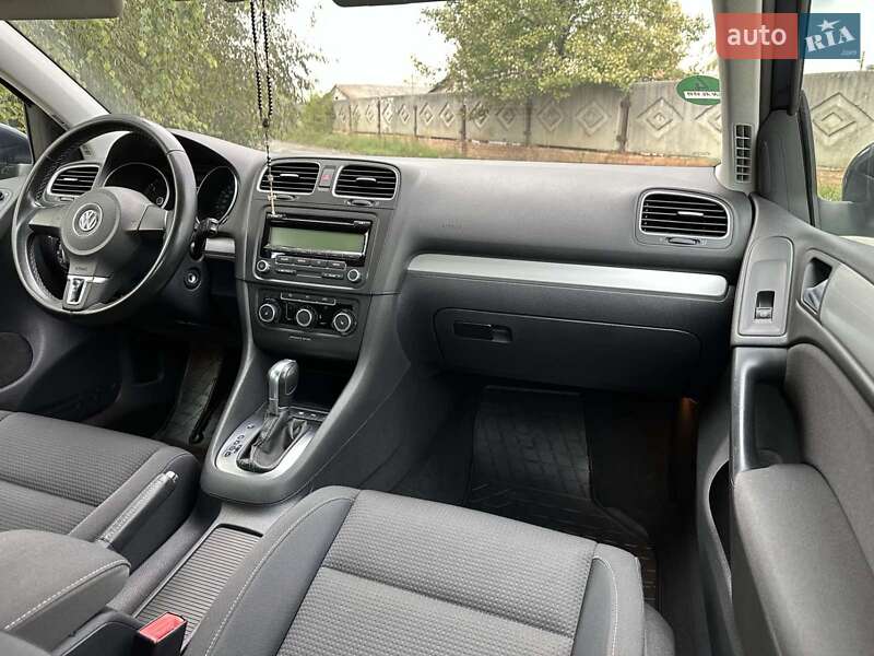 Хетчбек Volkswagen Golf 2011 в Стрию