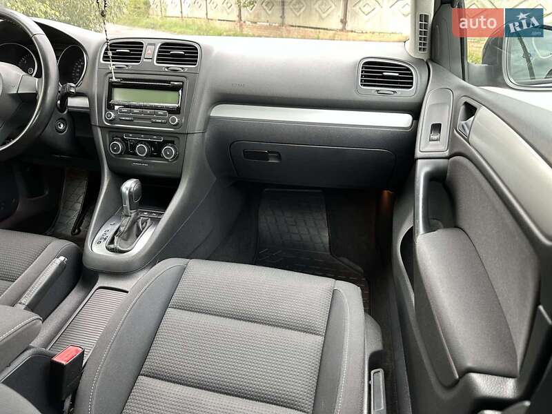 Хетчбек Volkswagen Golf 2011 в Стрию