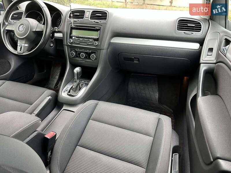 Хетчбек Volkswagen Golf 2011 в Стрию