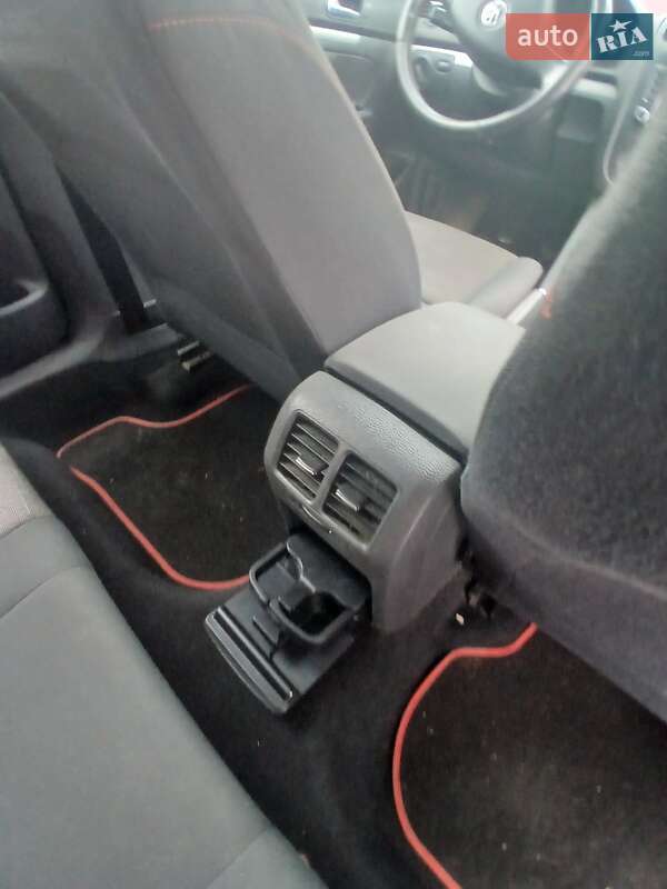 Хетчбек Volkswagen Golf 2006 в Тернополі