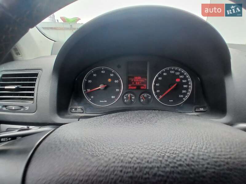 Хетчбек Volkswagen Golf 2006 в Тернополі