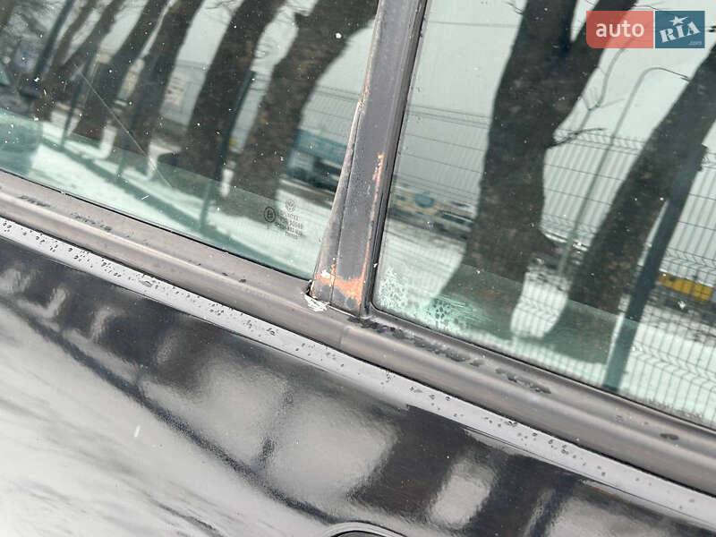 Хетчбек Volkswagen Golf 2000 в Стрию