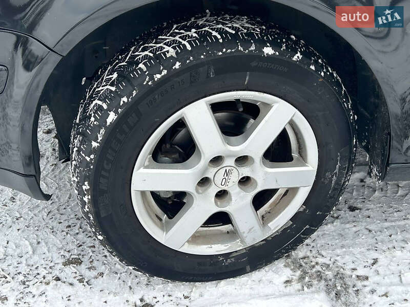 Хетчбек Volkswagen Golf 2000 в Стрию