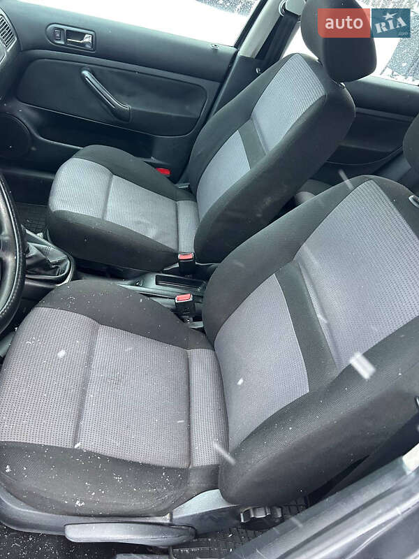 Хетчбек Volkswagen Golf 2000 в Стрию