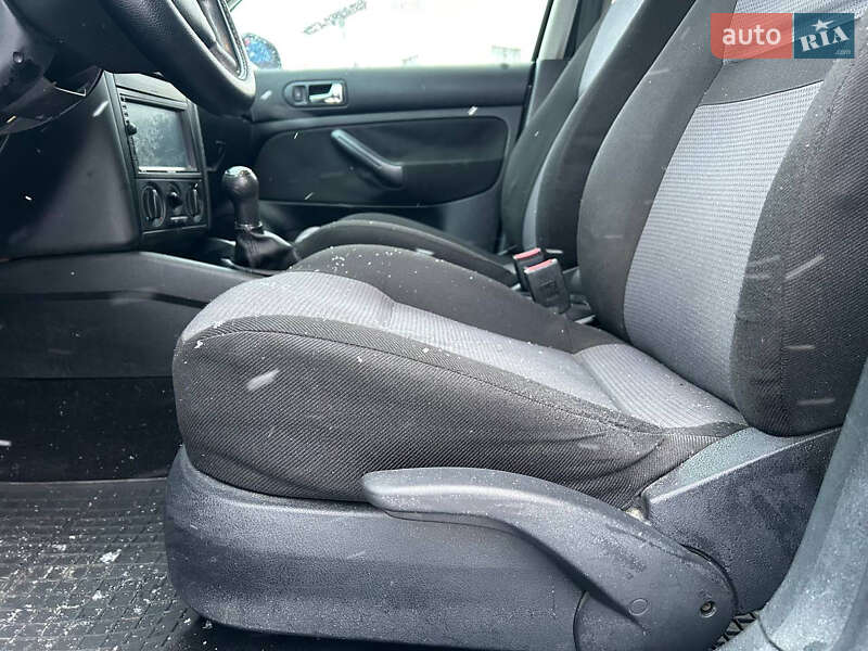 Хетчбек Volkswagen Golf 2000 в Стрию