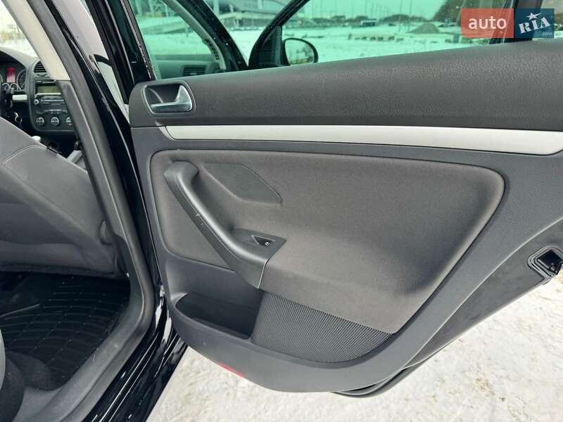 Хетчбек Volkswagen Golf 2008 в Львові