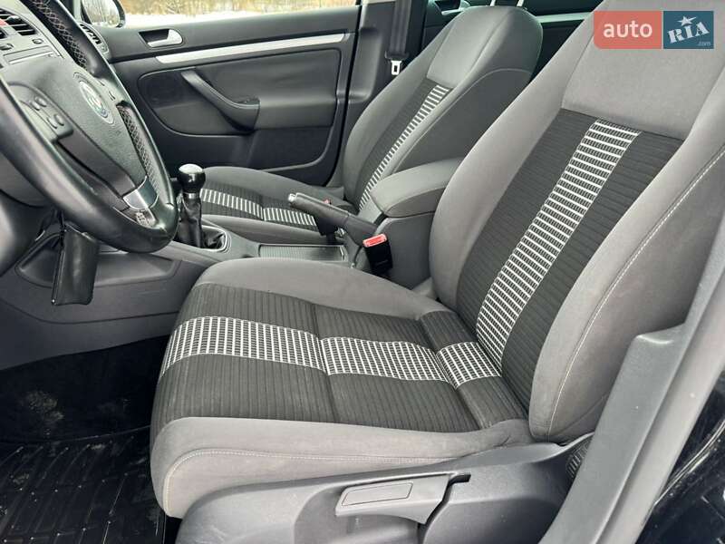 Хетчбек Volkswagen Golf 2008 в Львові