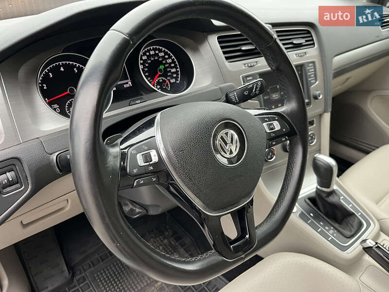 Хетчбек Volkswagen Golf 2017 в Вінниці