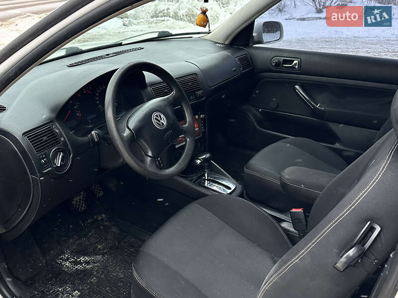 Хэтчбек Volkswagen Golf 1999 в Остроге