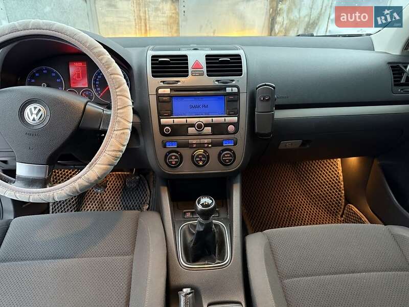 Хетчбек Volkswagen Golf 2007 в Золочеві