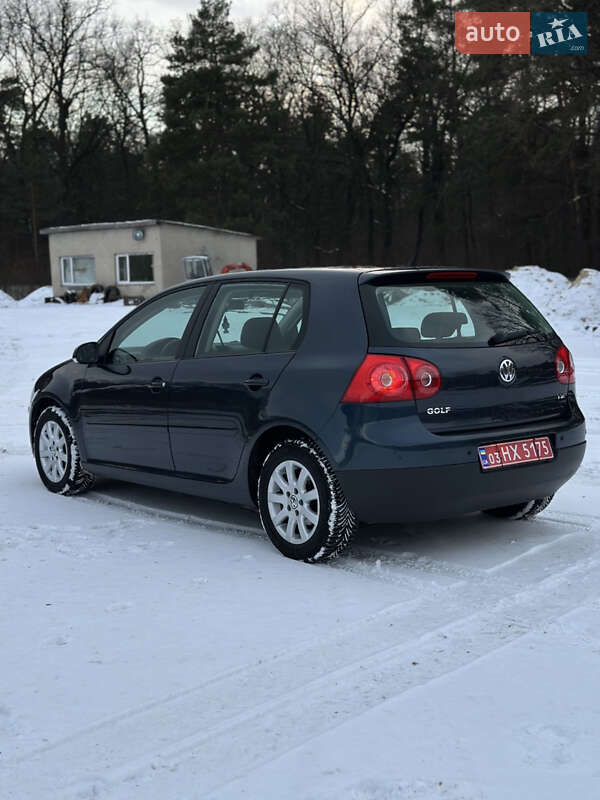 Хетчбек Volkswagen Golf 2008 в Луцьку