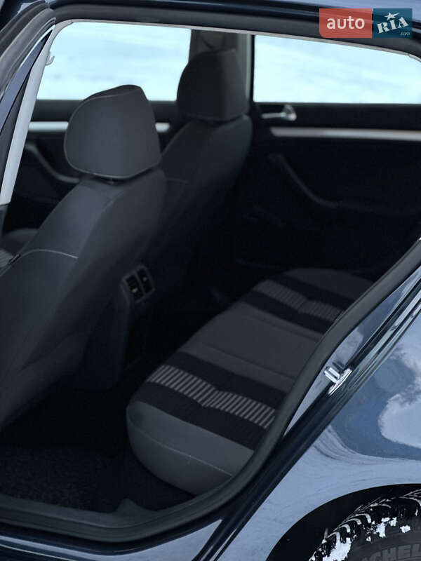 Хетчбек Volkswagen Golf 2008 в Луцьку