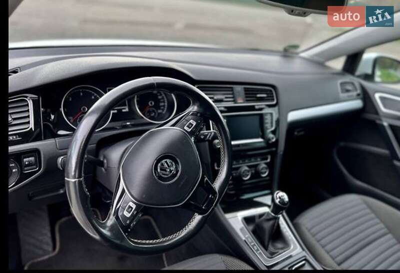 Универсал Volkswagen Golf 2015 в Львове