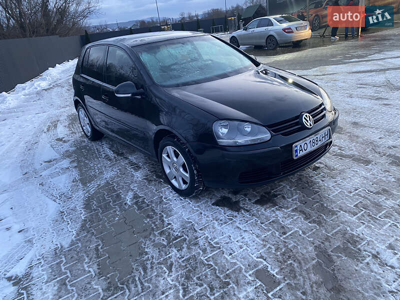 Хэтчбек Volkswagen Golf 2004 в Иршаве