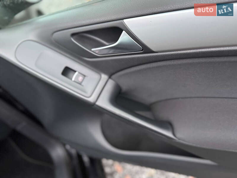 Хетчбек Volkswagen Golf 2010 в Дрогобичі