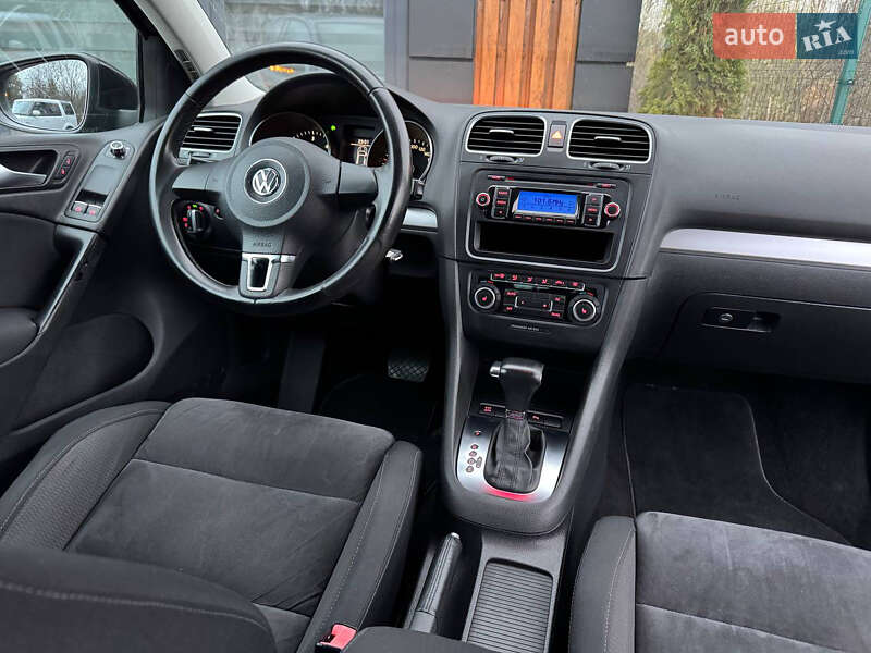 Хетчбек Volkswagen Golf 2010 в Дрогобичі
