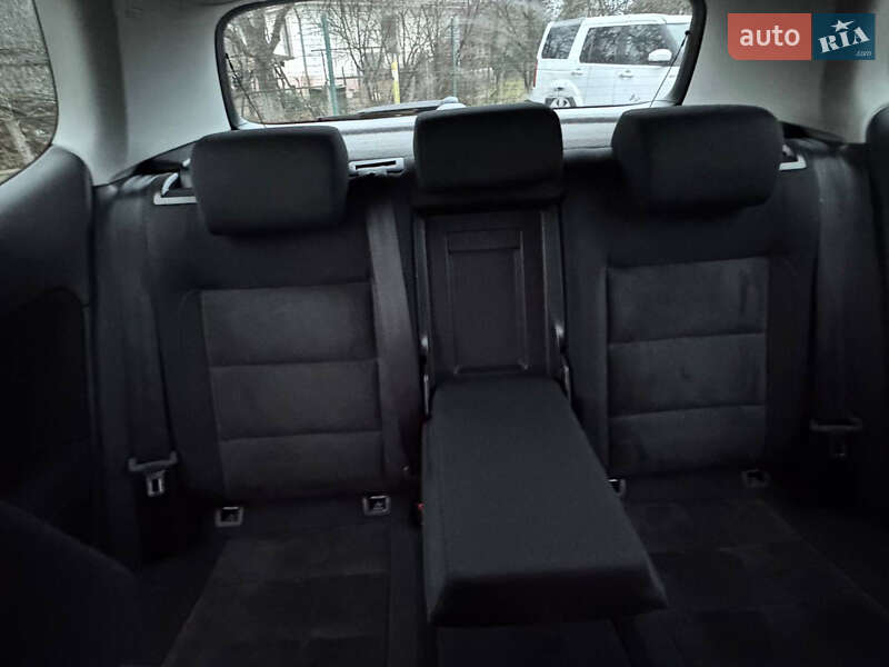 Хетчбек Volkswagen Golf 2010 в Дрогобичі