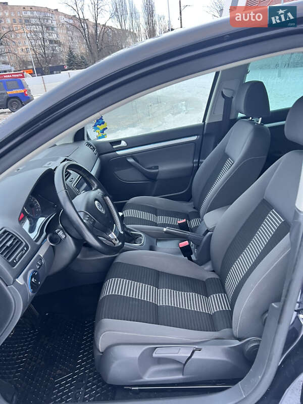 Хэтчбек Volkswagen Golf 2008 в Кривом Роге