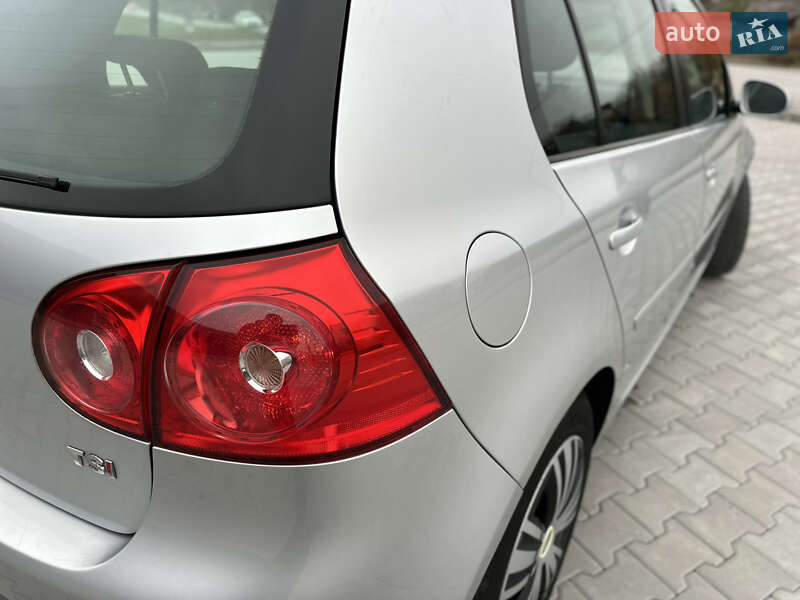 Хэтчбек Volkswagen Golf 2008 в Дунаевцах