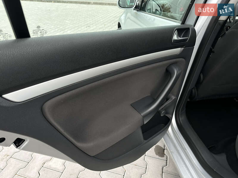 Хэтчбек Volkswagen Golf 2008 в Дунаевцах