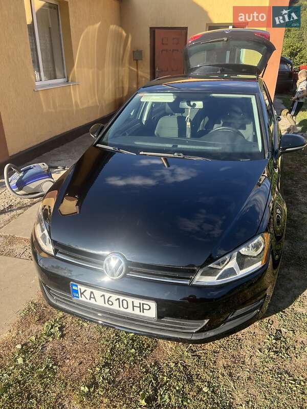 Хетчбек Volkswagen Golf 2017 в Києві