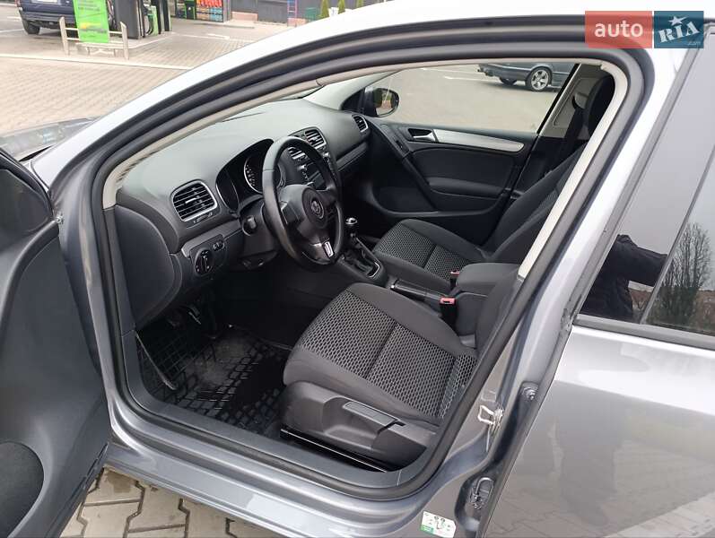 Хэтчбек Volkswagen Golf 2012 в Черкассах