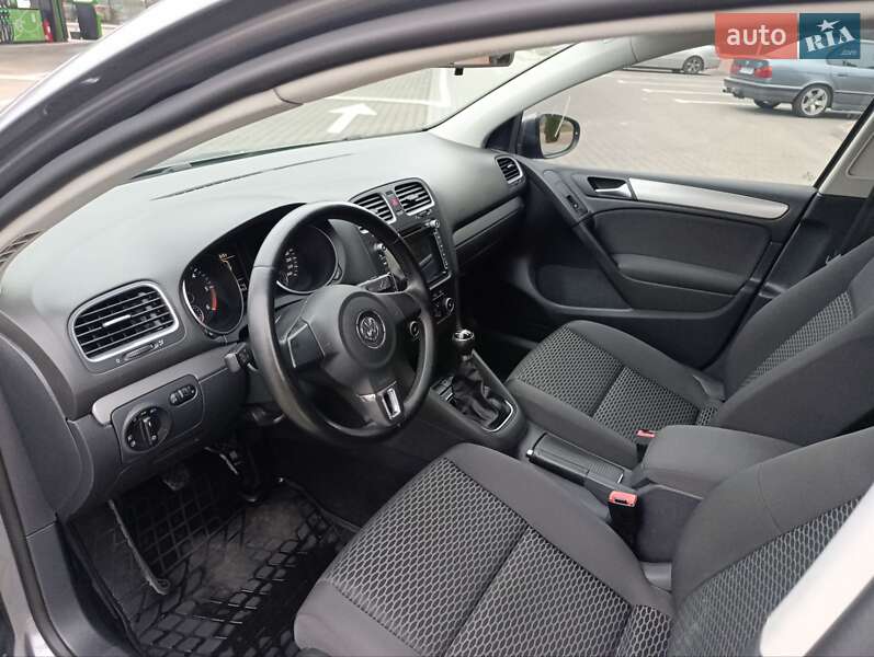 Хэтчбек Volkswagen Golf 2012 в Черкассах