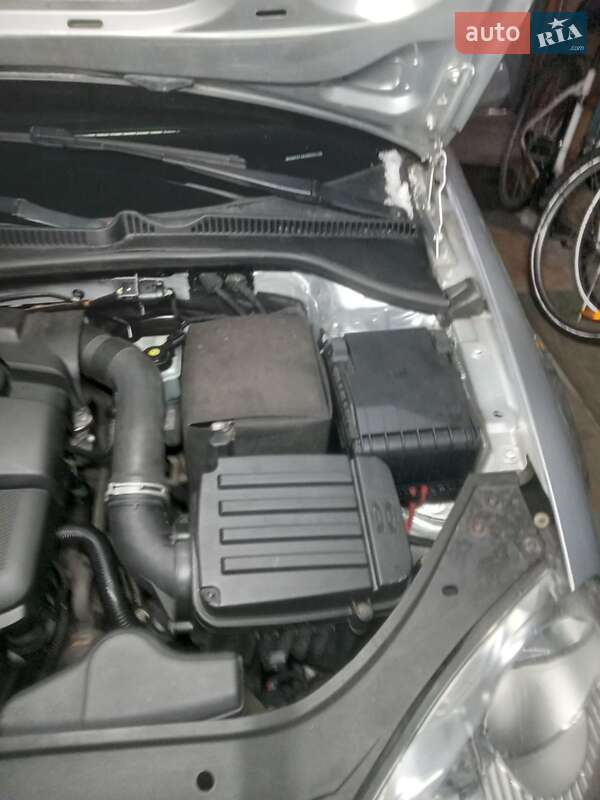 Хэтчбек Volkswagen Golf 2007 в Луцке