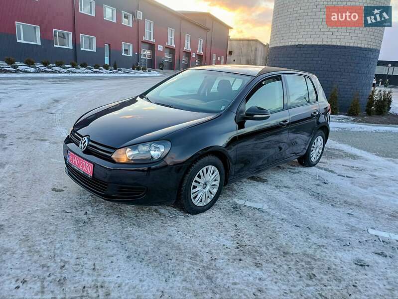 Хэтчбек Volkswagen Golf 2009 в Дубно