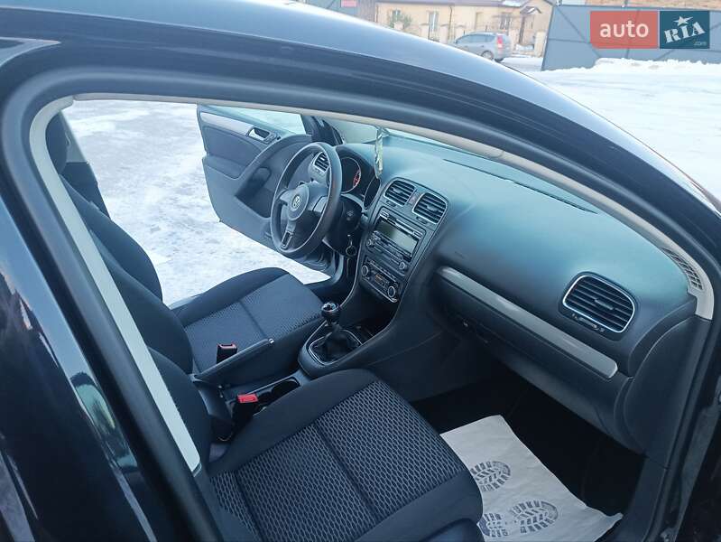 Хэтчбек Volkswagen Golf 2009 в Дубно