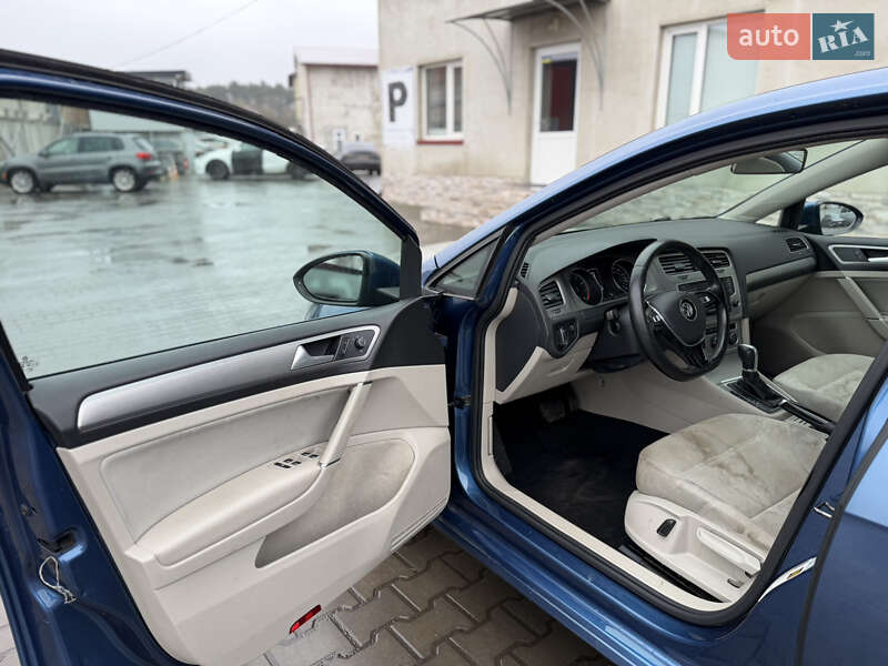 Хэтчбек Volkswagen Golf 2015 в Луцке