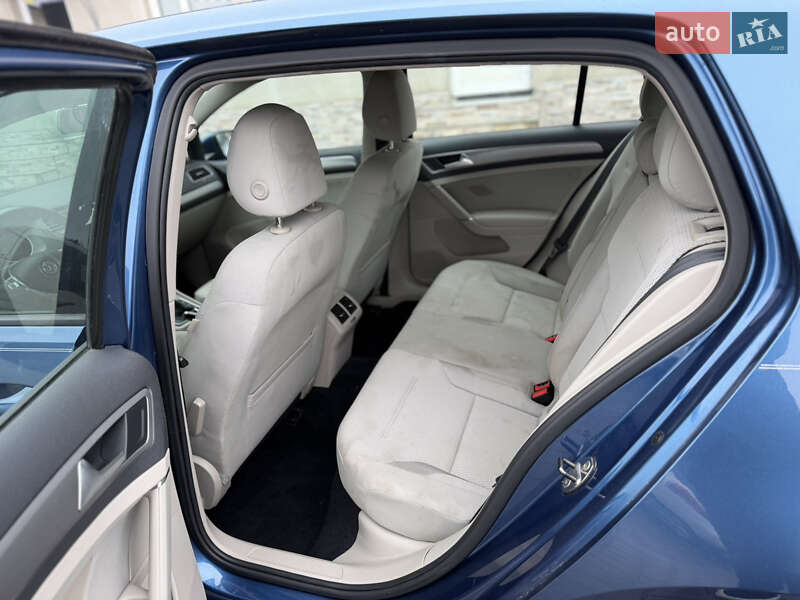 Хэтчбек Volkswagen Golf 2015 в Луцке