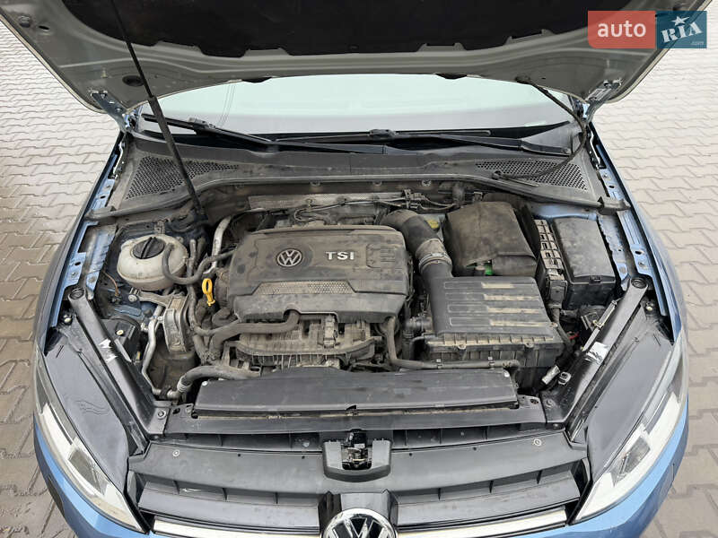 Хэтчбек Volkswagen Golf 2015 в Луцке