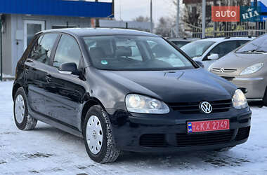 Хэтчбек Volkswagen Golf 2004 в Староконстантинове