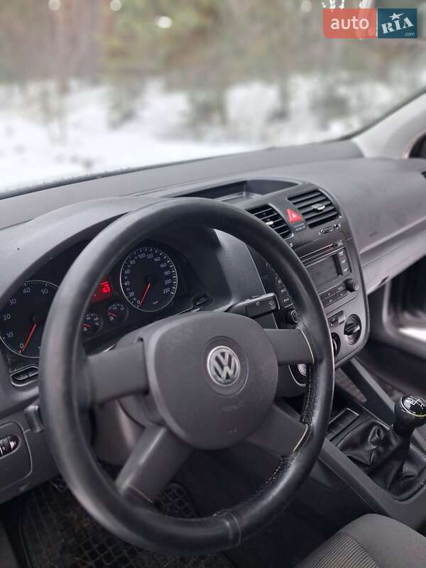 Хэтчбек Volkswagen Golf 2004 в Ахтырке фото 6 Хэтчбек Volkswagen Golf 2004 в Ахтырке