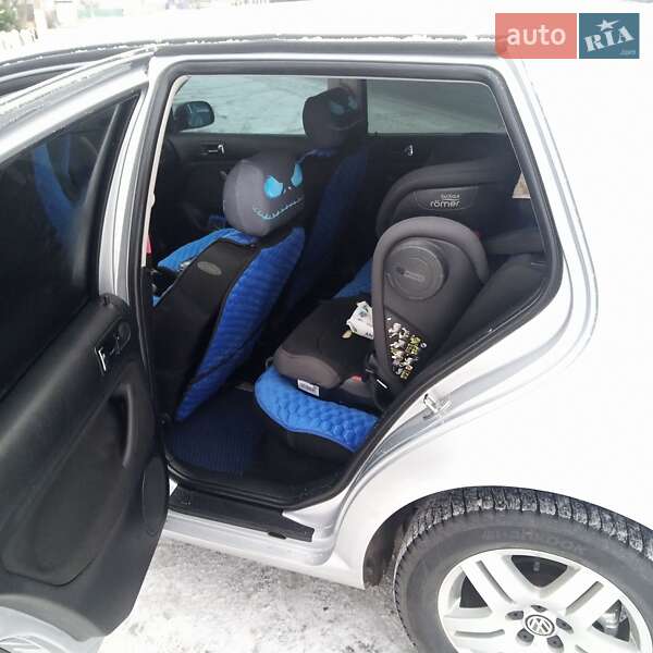 Хэтчбек Volkswagen Golf 2001 в Ладыжине