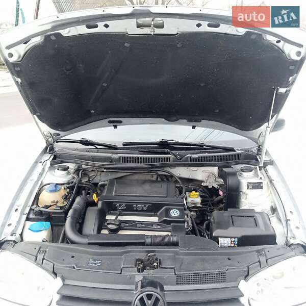 Хэтчбек Volkswagen Golf 2001 в Ладыжине