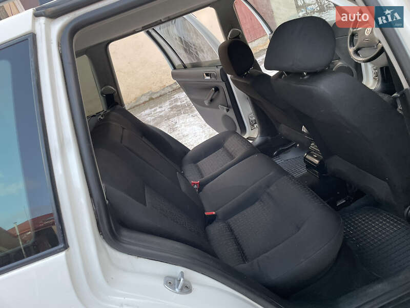 Универсал Volkswagen Golf 2001 в Львове