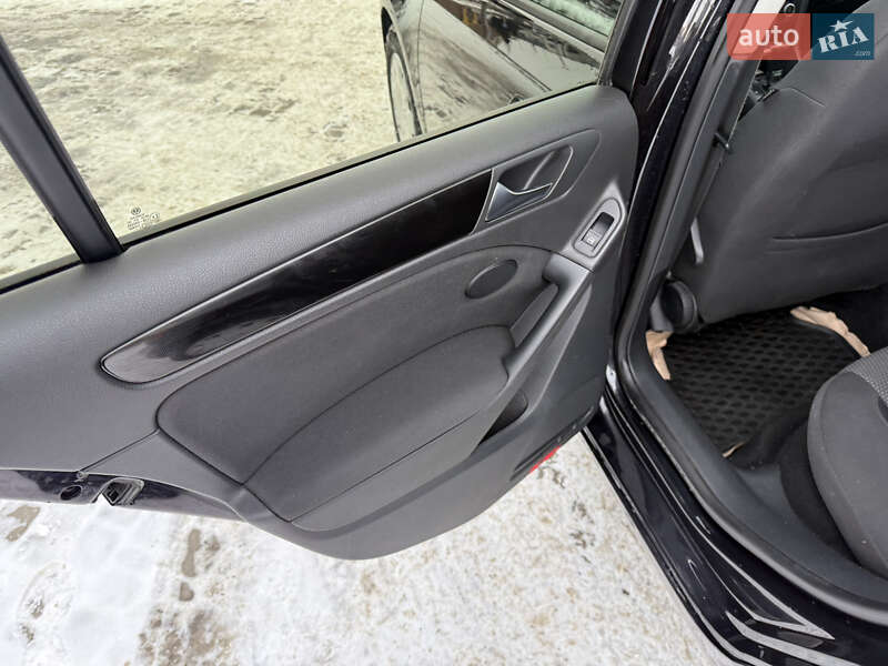 Хэтчбек Volkswagen Golf 2010 в Белой Церкви