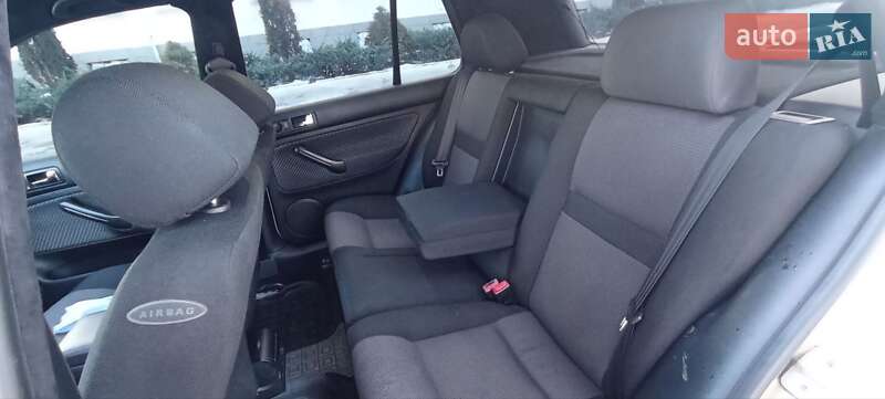 Хэтчбек Volkswagen Golf 2001 в Белой Церкви