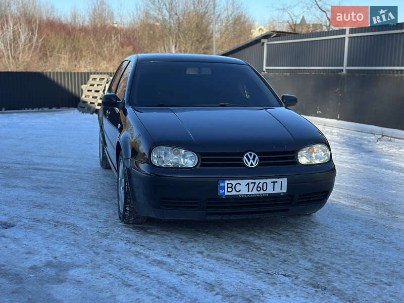 Хетчбек Volkswagen Golf 2003 в Львові