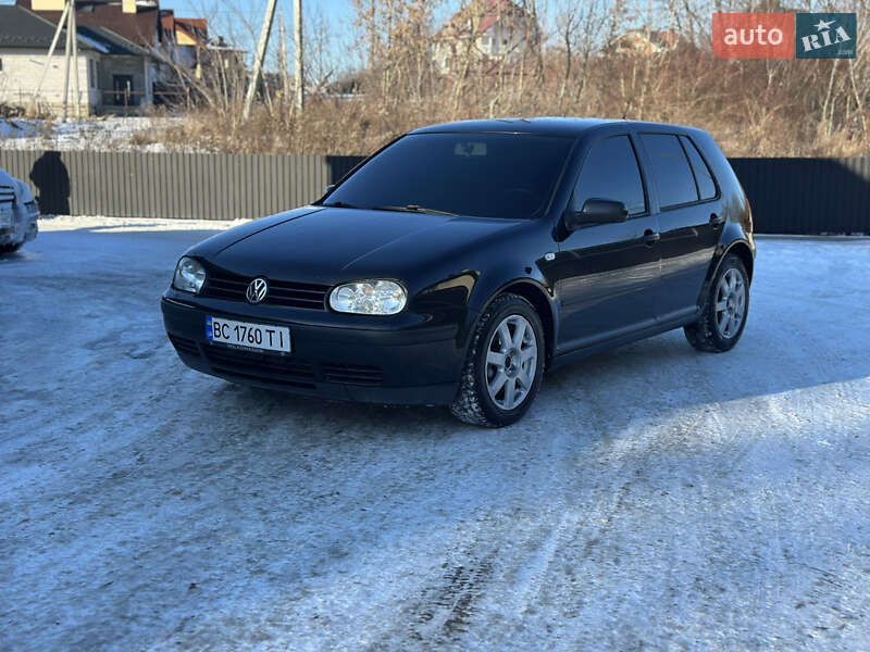 Хетчбек Volkswagen Golf 2003 в Львові