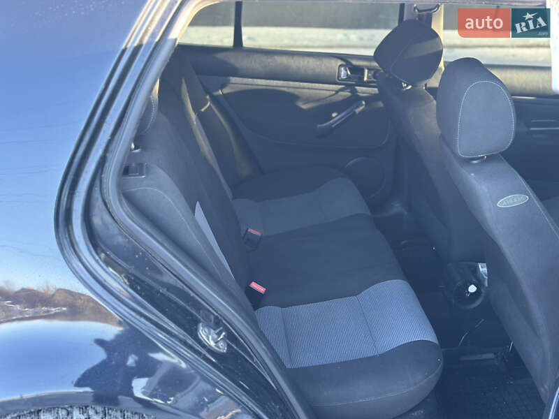 Хетчбек Volkswagen Golf 2003 в Львові