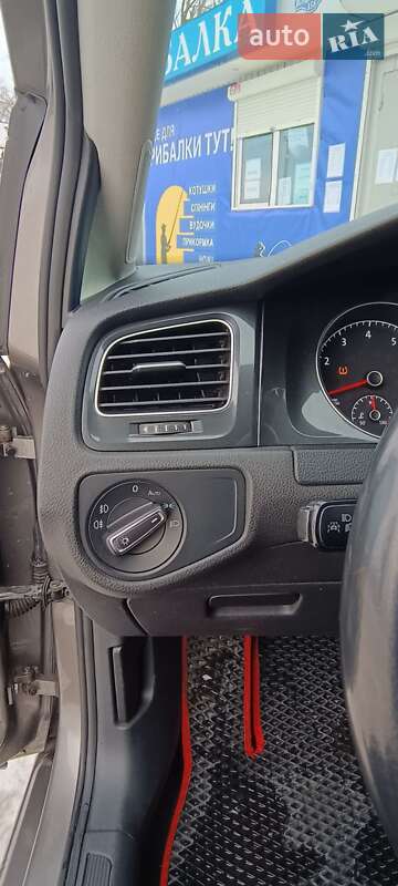 Хетчбек Volkswagen Golf 2012 в Києві