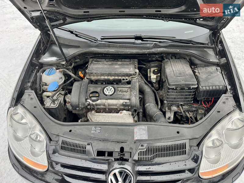 Хетчбек Volkswagen Golf 2006 в Коростені